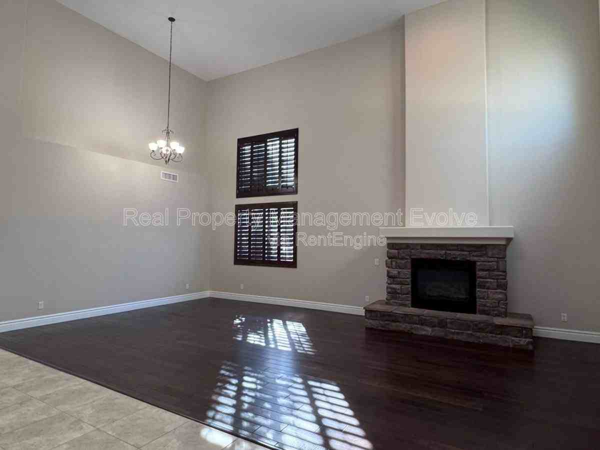 27313 N 23rd Ln - Photo 3 of 10