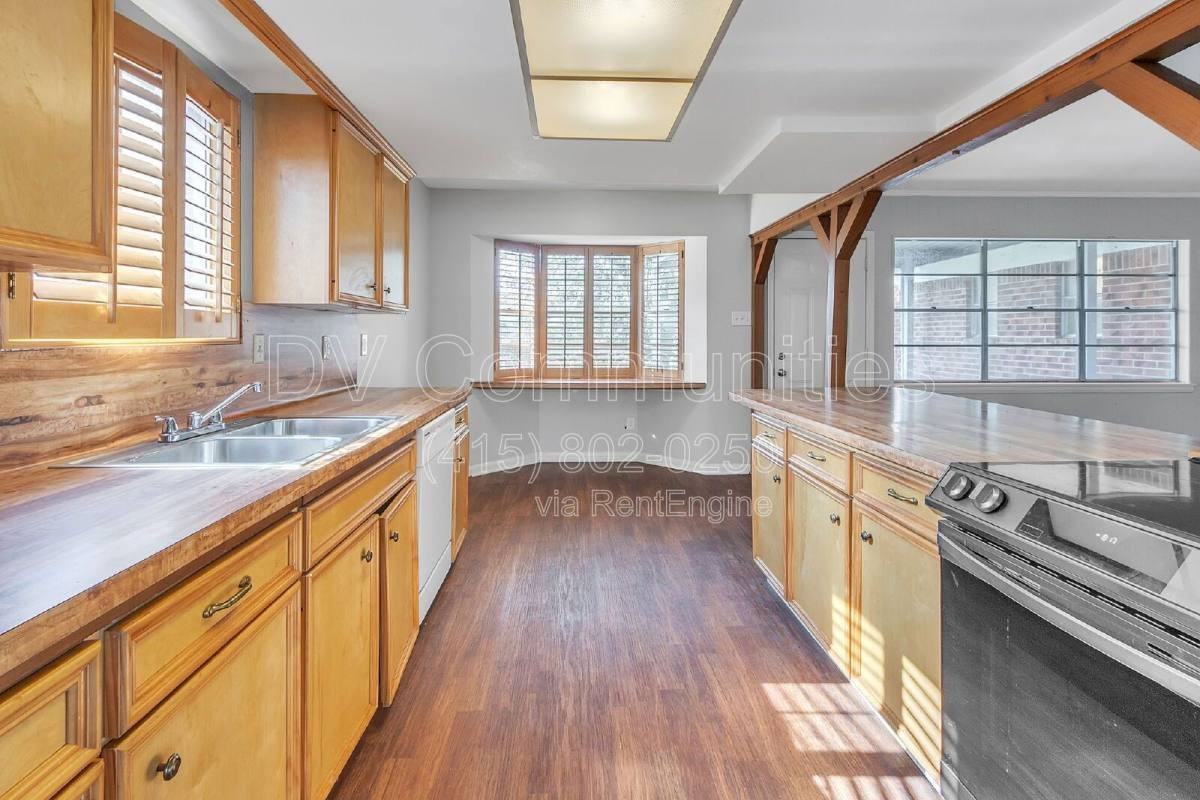 13331 Villagrove Dr - Photo 3 of 10