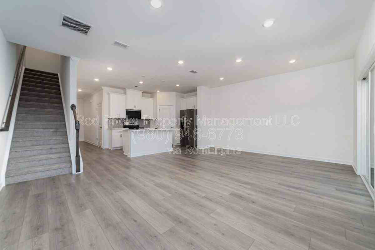 Smithwood Ct - Photo 4 of 9