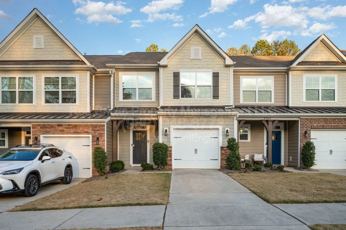 8046 Saluda Dr - Photo 2 of 10