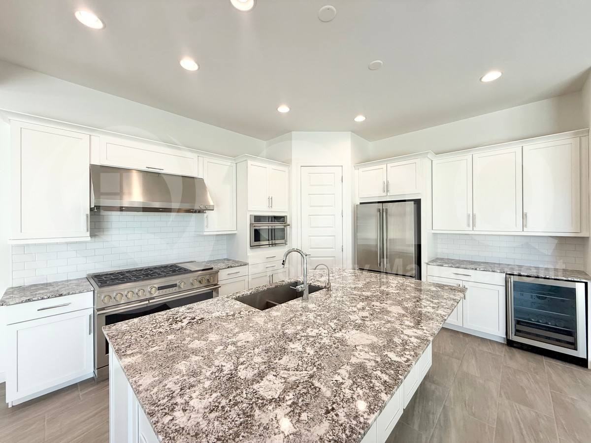 213 E Birchwood Pl - Photo 3 of 10
