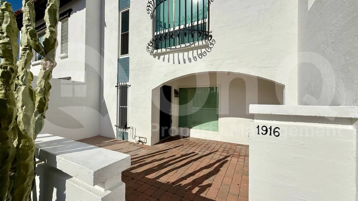 1916 E Medlock Dr - Photo 3 of 10
