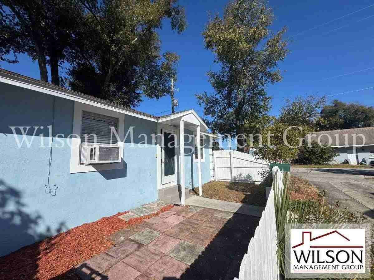 3104 E Jefferson St #A - Photo 3 of 10