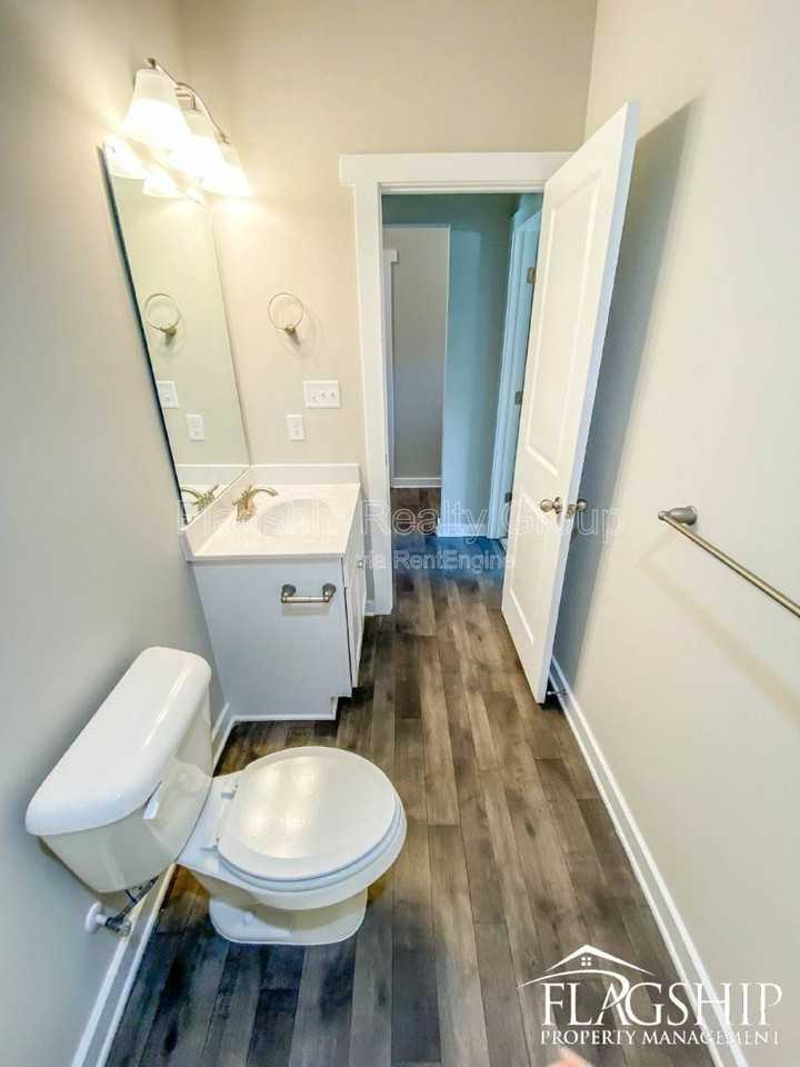 1400 S Taylor St - Photo 2 of 9