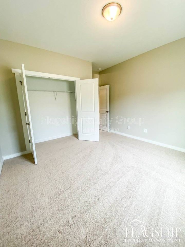 1400 S Taylor St - Photo 3 of 9