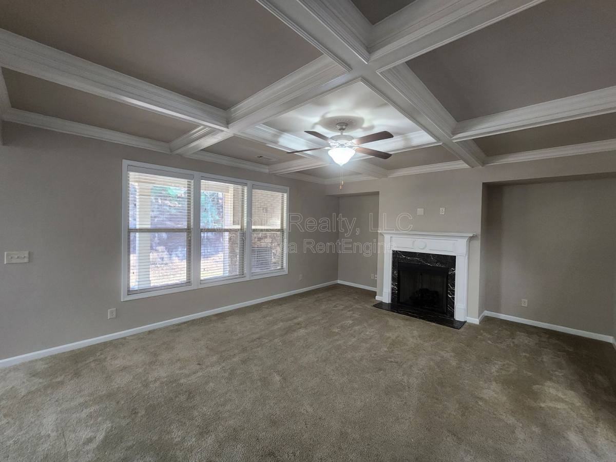 1919 Briarcliff Way - Photo 2 of 10