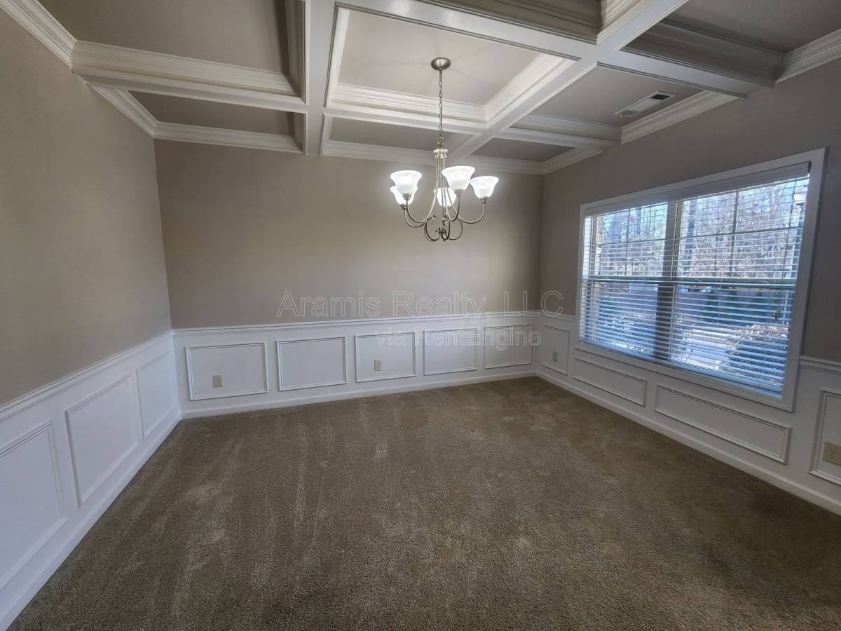 1919 Briarcliff Way - Photo 3 of 10