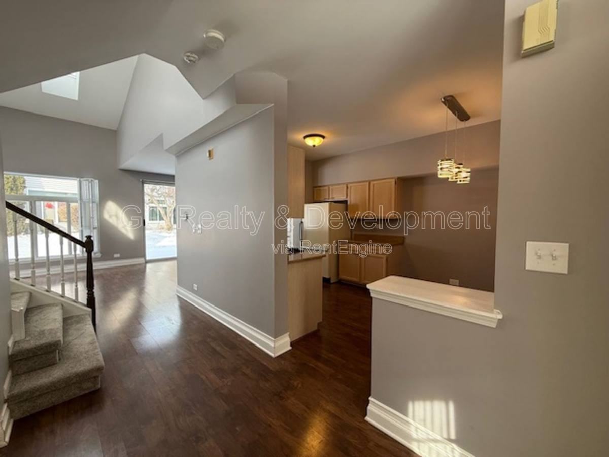 1072 Ripple Rdg - Photo 2 of 10