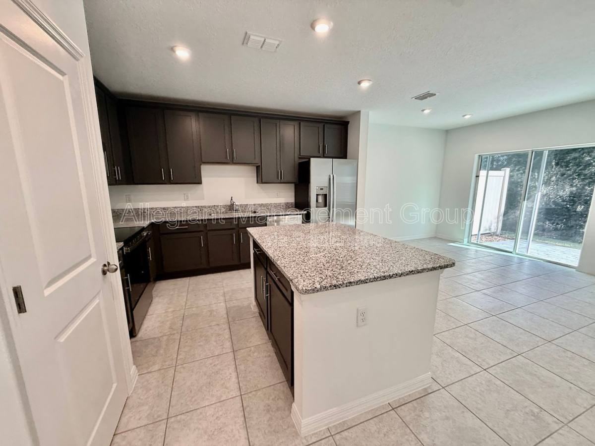 1622 Fan Palm Dr - Photo 3 of 10