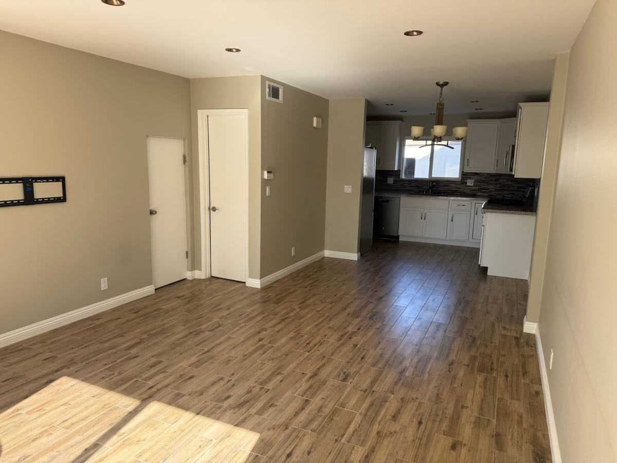 Argyle Dr - Photo 2 of 10