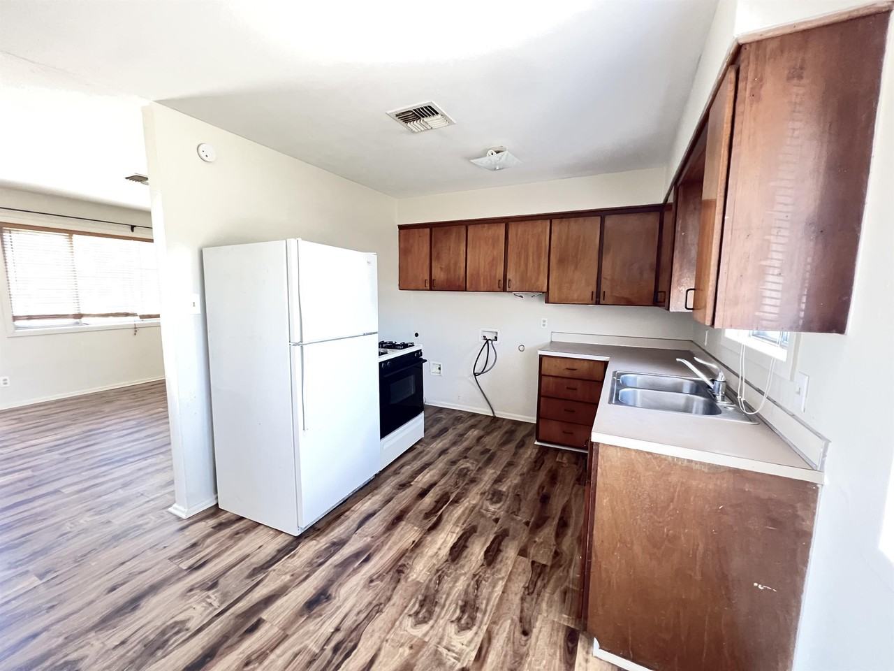 2400 Buchanan St - Photo 4 of 16