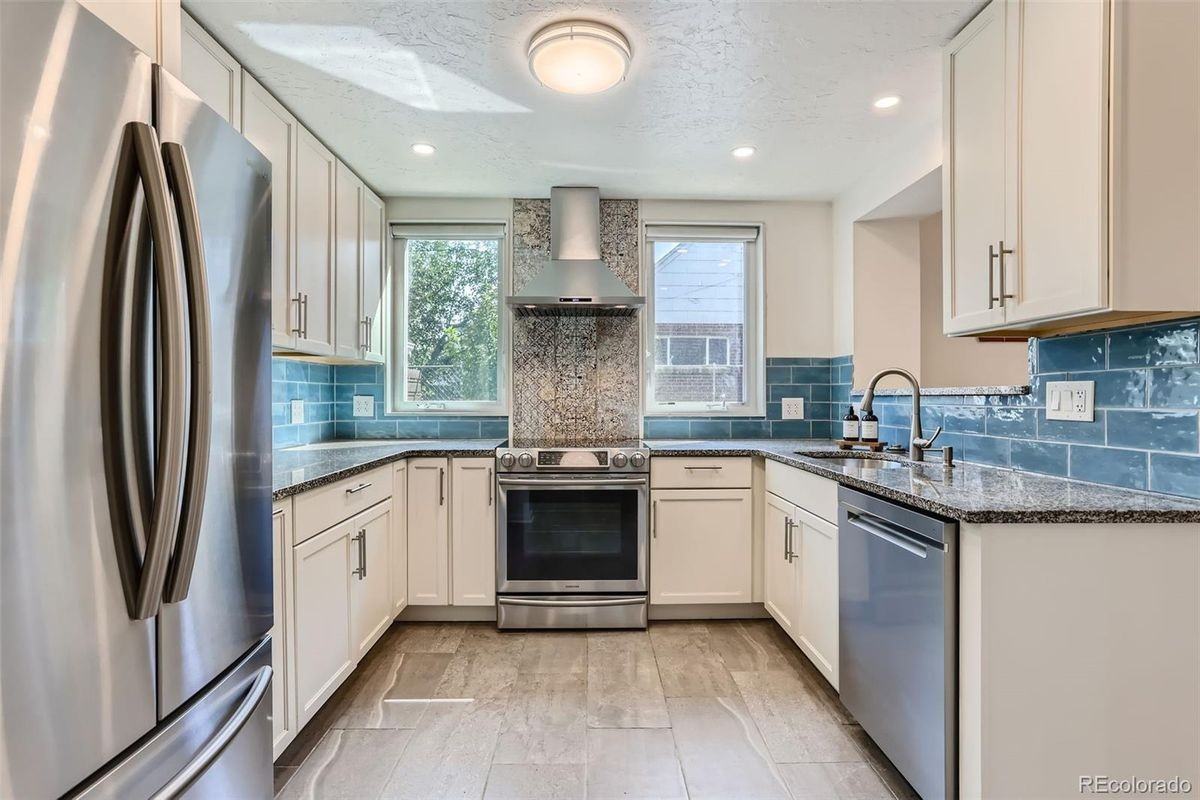 2960 S Vine St - Photo 5 of 11