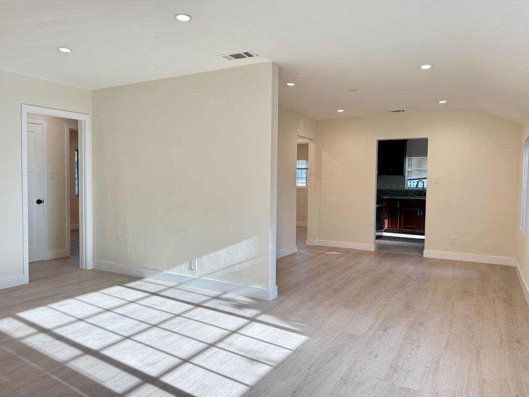 1004 S Bruce Ln - Photo 2 of 19