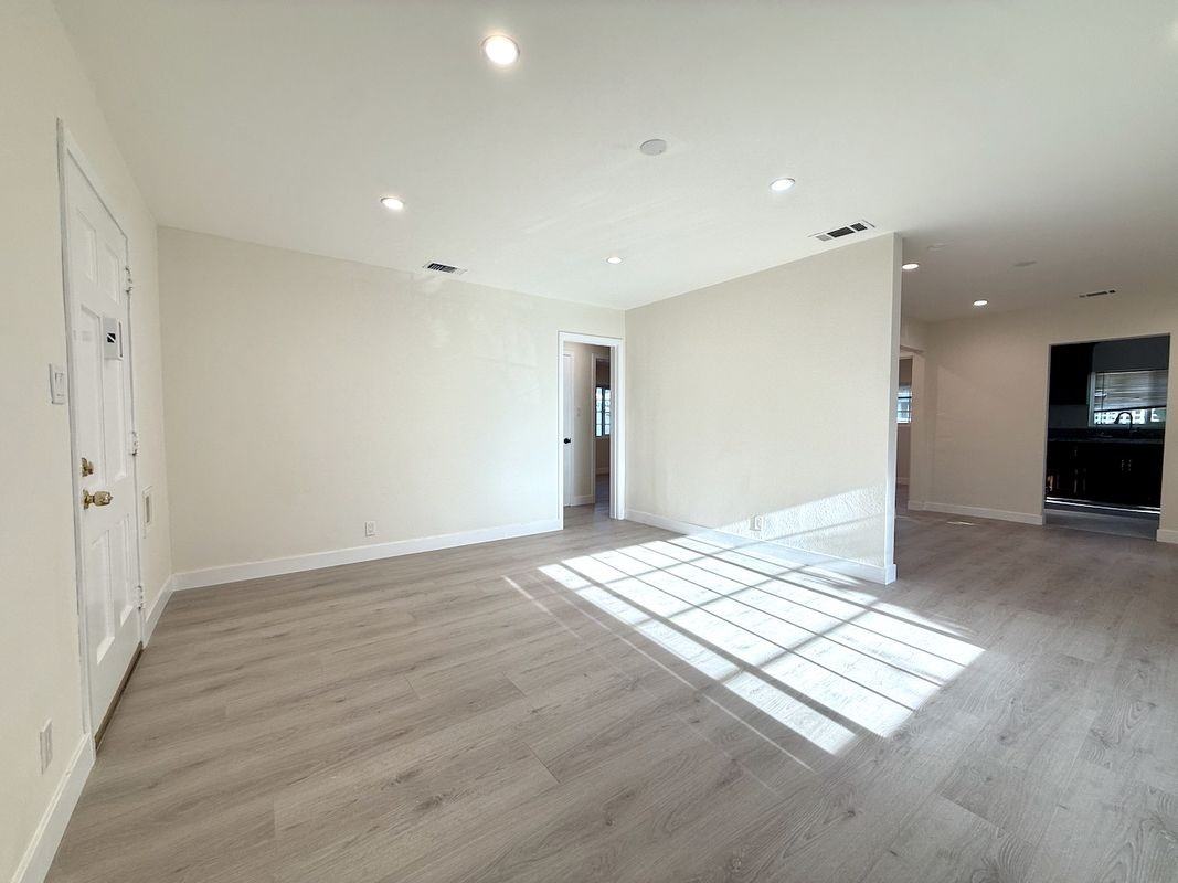 1004 S Bruce Ln - Photo 4 of 19