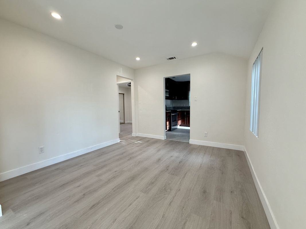 1004 S Bruce Ln - Photo 5 of 19