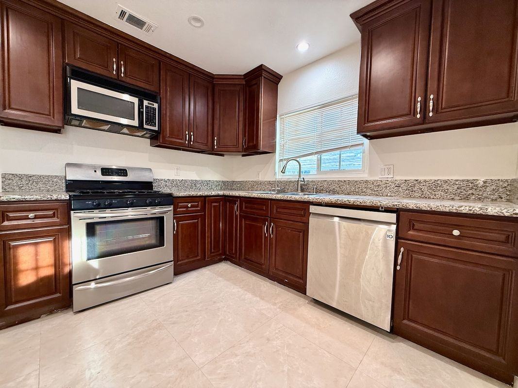 1004 S Bruce Ln - Photo 7 of 19