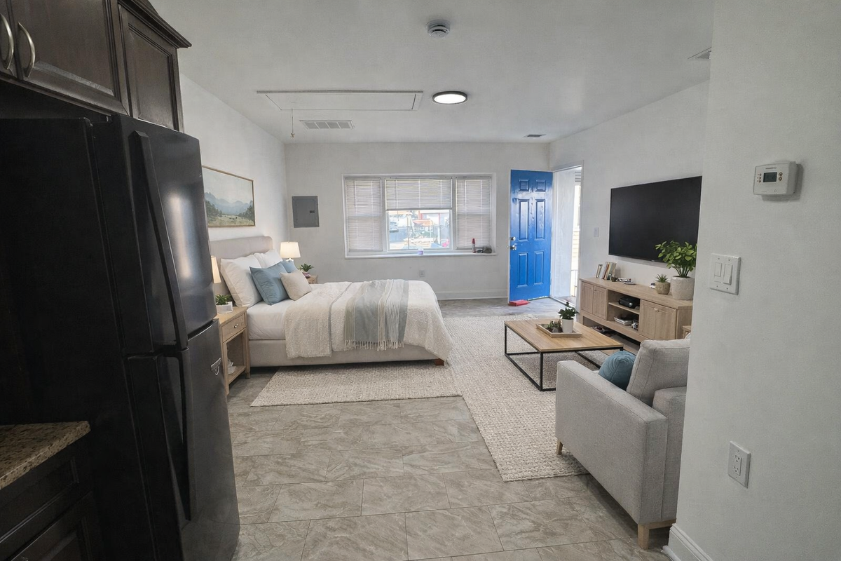 130 Franklin St - Photo 2 of 16