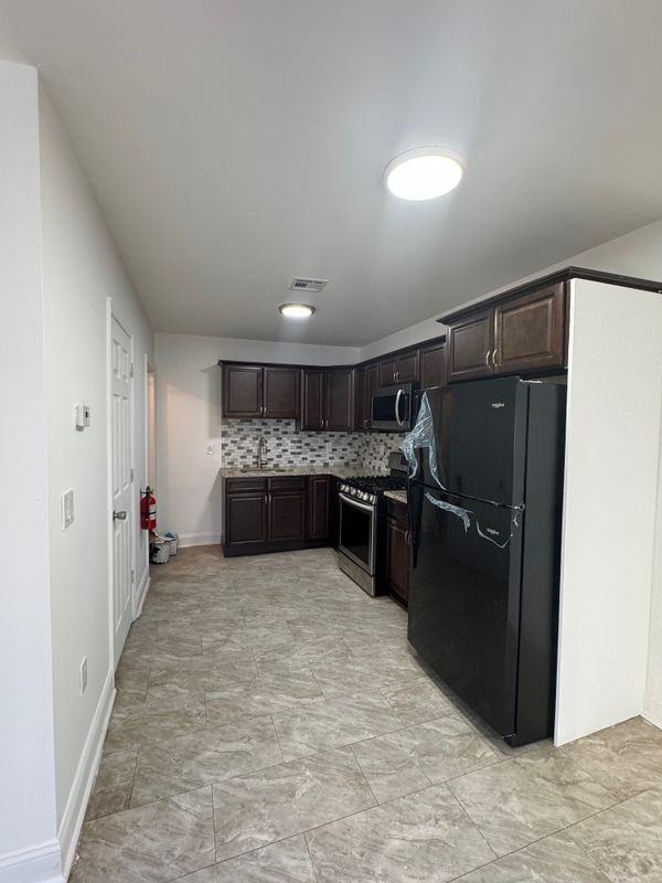 130 Franklin St - Photo 6 of 16