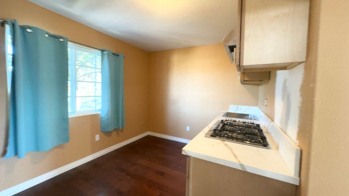 2235 Cloyne St - Photo 2 of 5