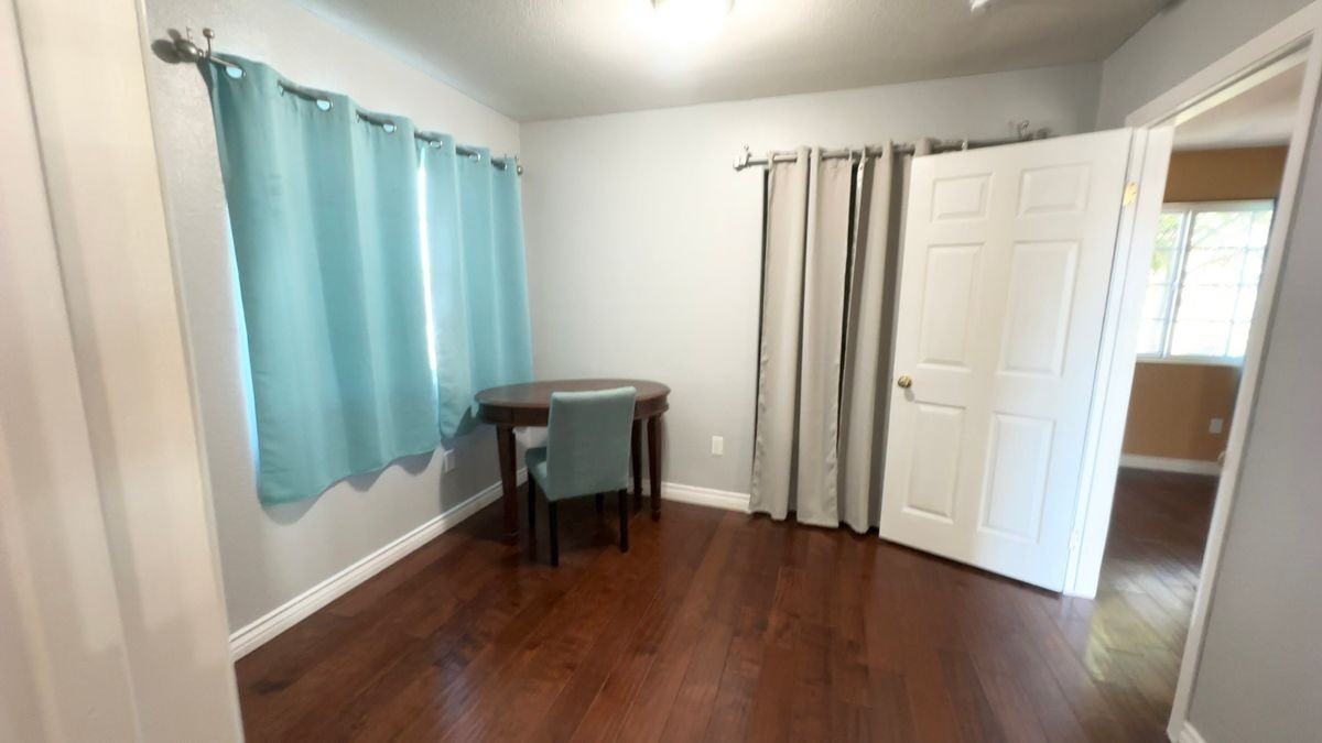 2235 Cloyne St - Photo 3 of 5