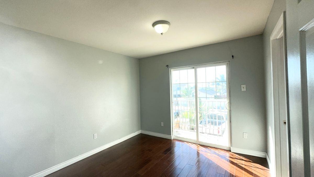 2235 Cloyne St - Photo 4 of 5