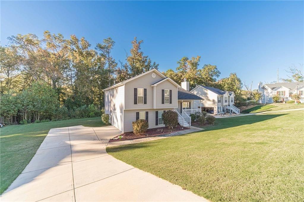 583 Embassy Walk - Photo 4 of 42