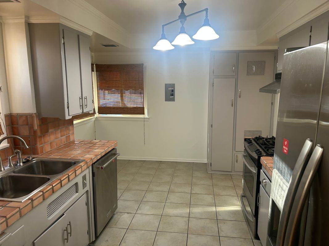 5415 Adele Ave - Photo 4 of 18