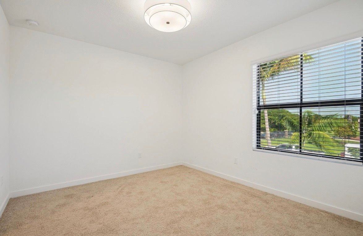 180 Se 5th Ct - Photo 3 of 19