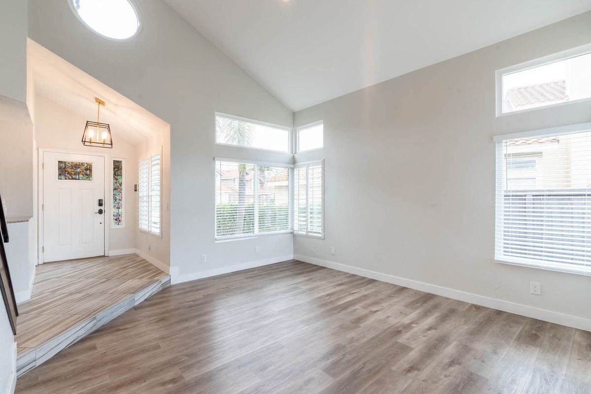 4744 Golden Ridge Dr - Photo 5 of 36