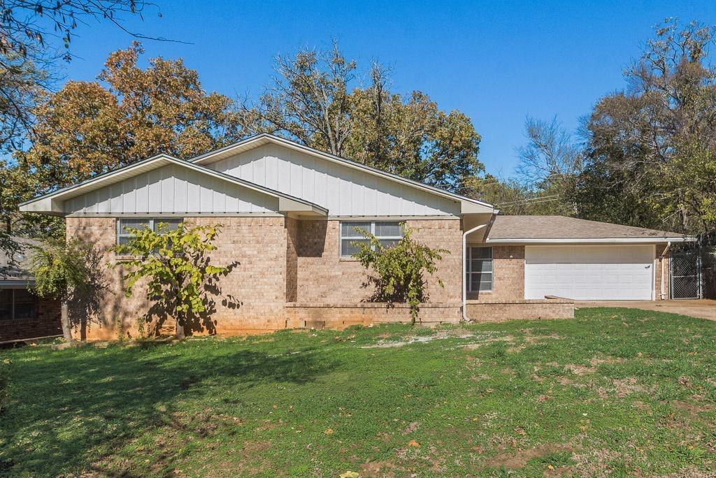 1331 Crestview Dr - Photo 4 of 31