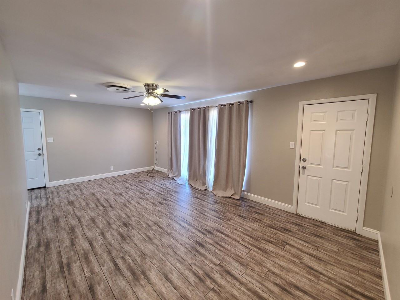 409 E Shandon Ave - Photo 2 of 9