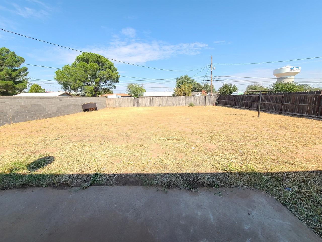 409 E Shandon Ave - Photo 5 of 9