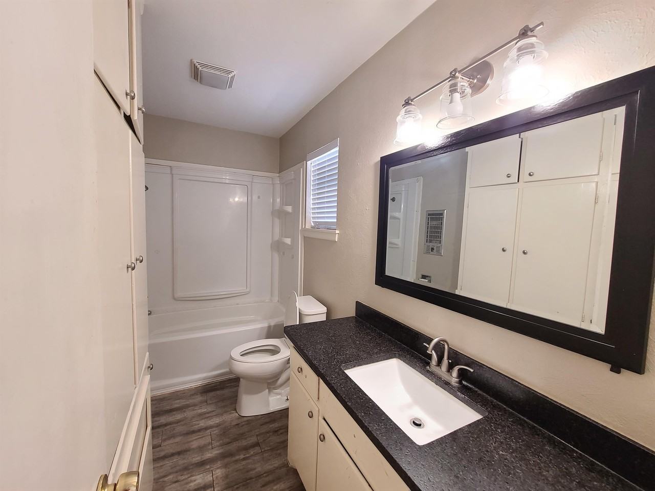 409 E Shandon Ave - Photo 3 of 9