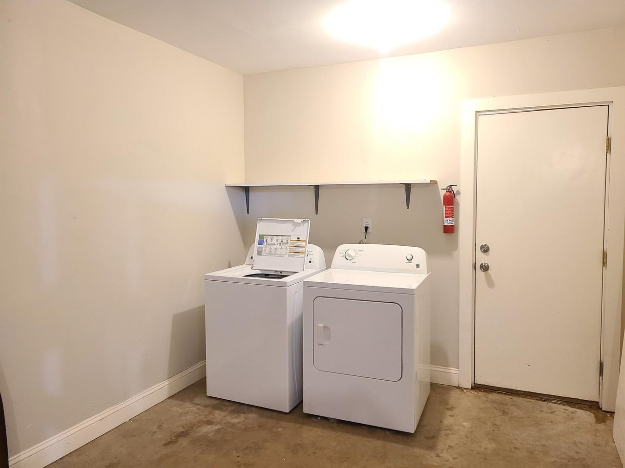 409 E Shandon Ave - Photo 5 of 9