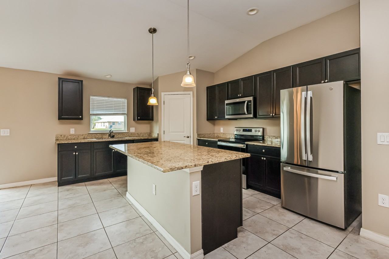 312 Radford Ave - Photo 6 of 22