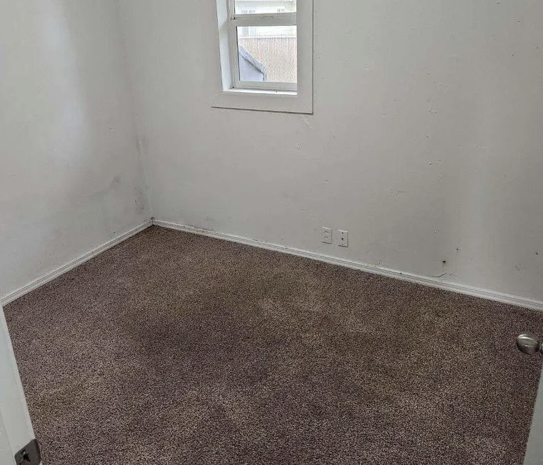 1725 Hines St Se - Photo 2 of 14