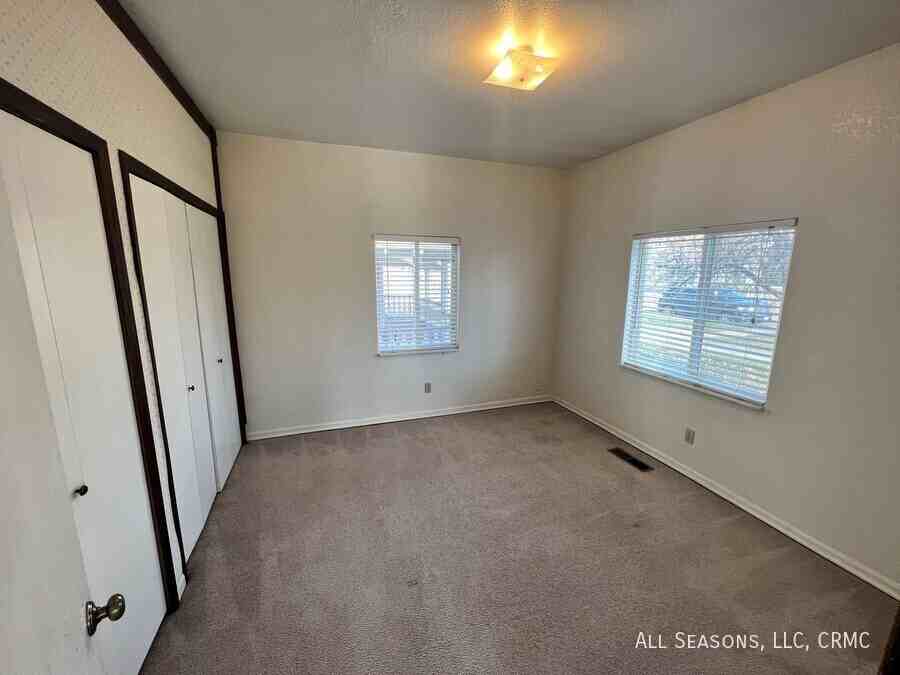 826 S Cascade Ave - Photo 5 of 7