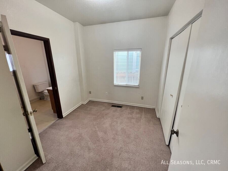 826 S Cascade Ave - Photo 6 of 7