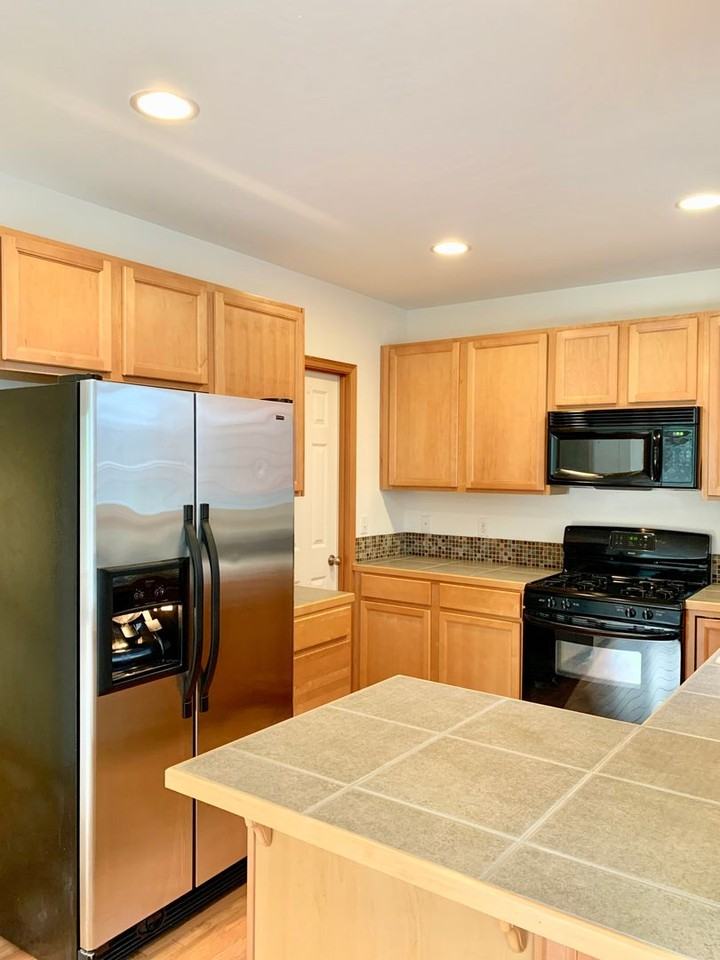 12043 33rd Ave Ne #C - Photo 5 of 17