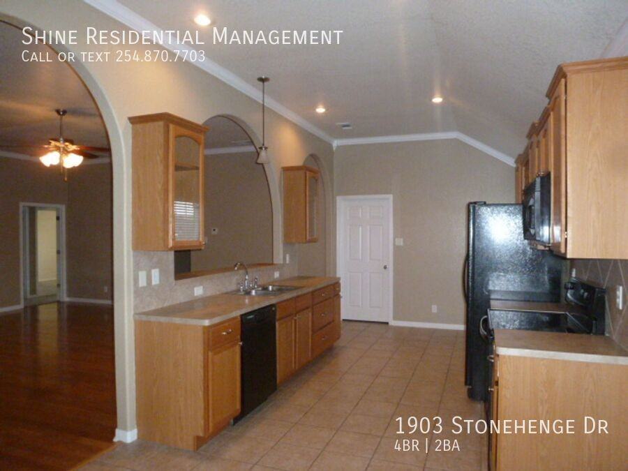1903 Stonehenge Dr - Photo 2 of 13