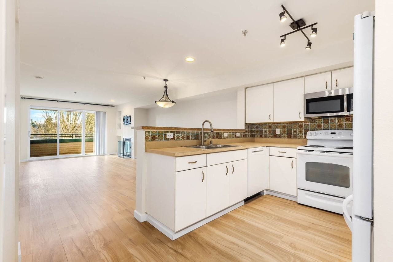 8750 Greenwood Ave N #S204 - Photo 6 of 17