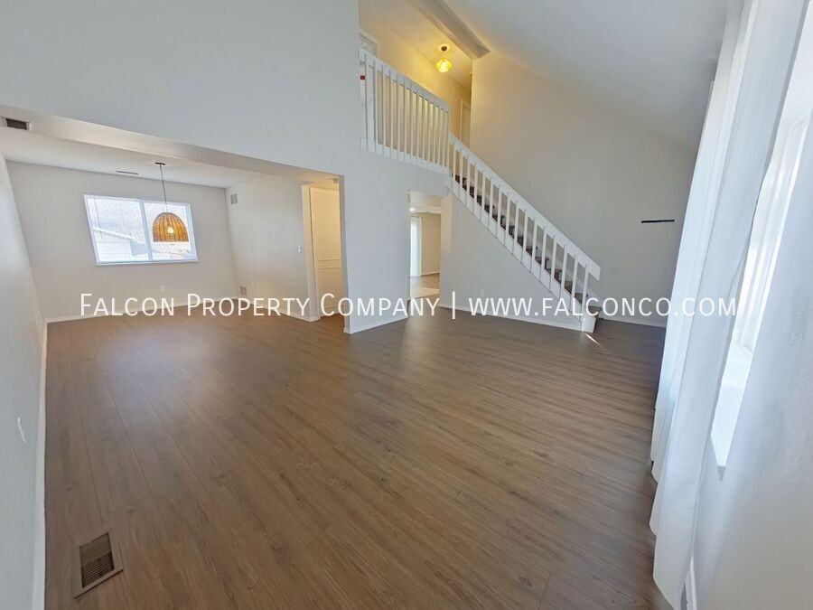 8010 Essington Dr - Photo 2 of 16