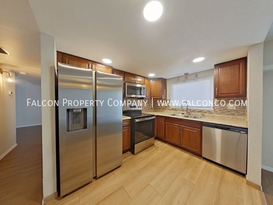 8010 Essington Dr - Photo 5 of 16