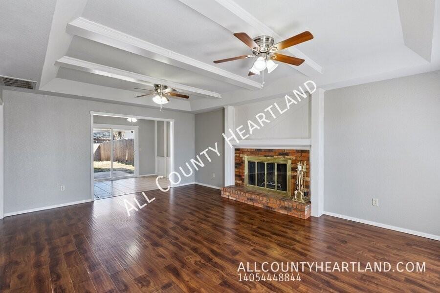 2325 Cypress Ct - Photo 2 of 12