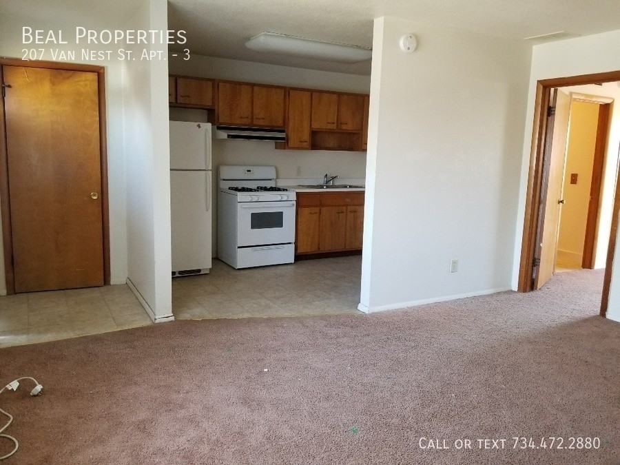 207 Van Nest St #3 - Photo 3 of 8