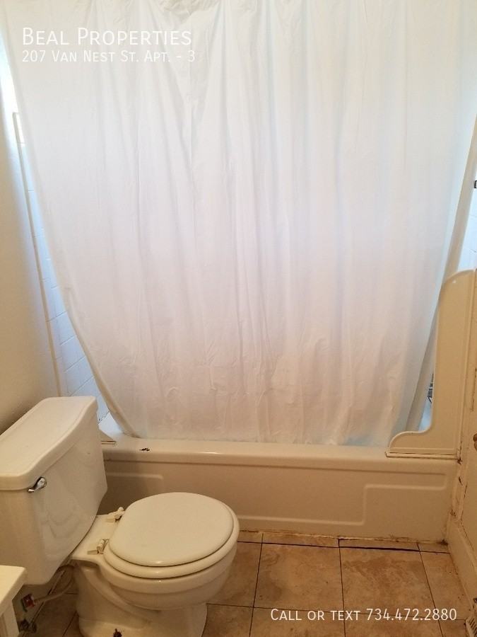 207 Van Nest St #3 - Photo 7 of 8