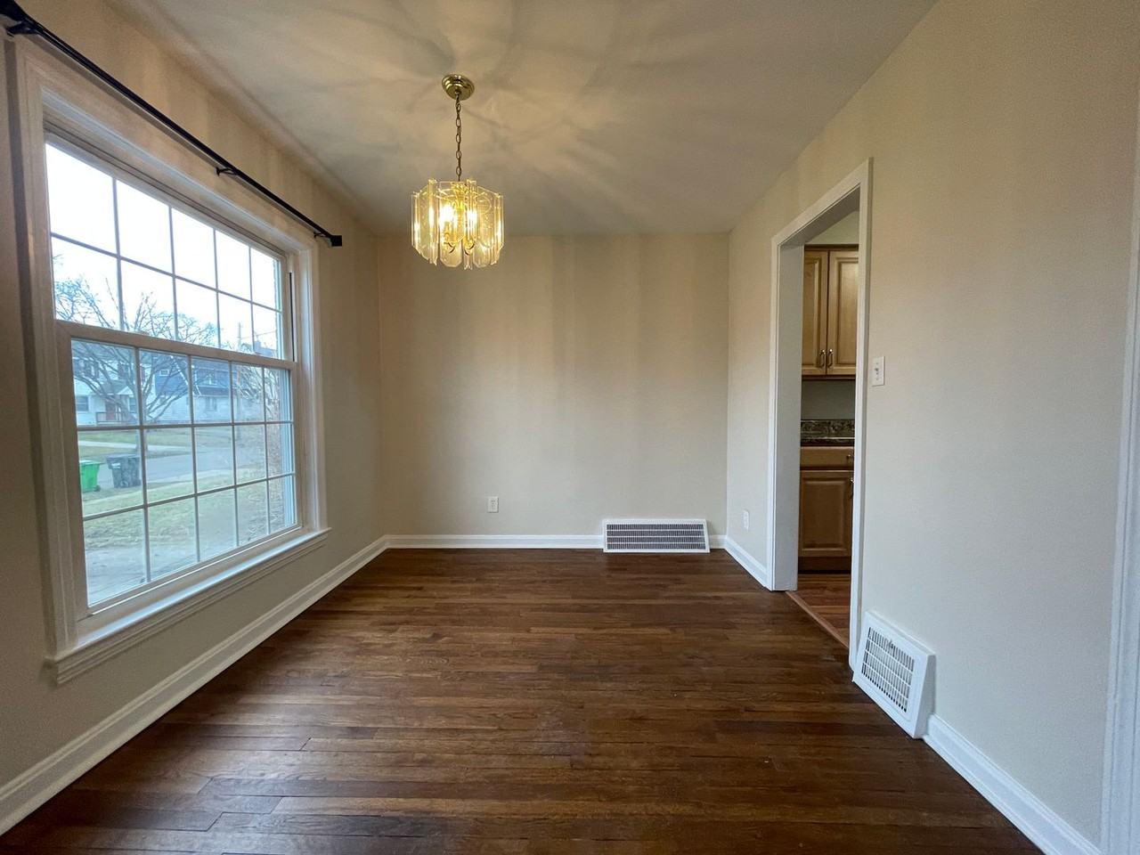 52 Gould Ave - Photo 4 of 21