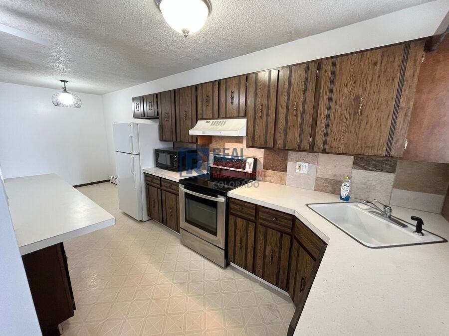 1704 E 17th St - Photo 3 of 9