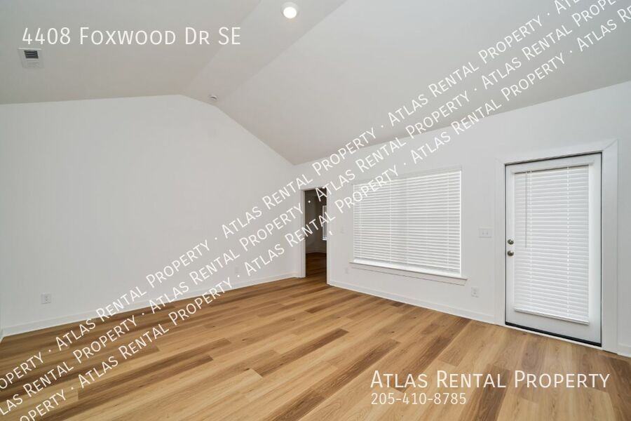 4408 Foxwood Dr Se - Photo 5 of 21