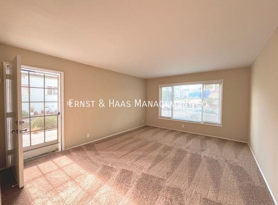 510 Roycroft Ave - Photo 2 of 11